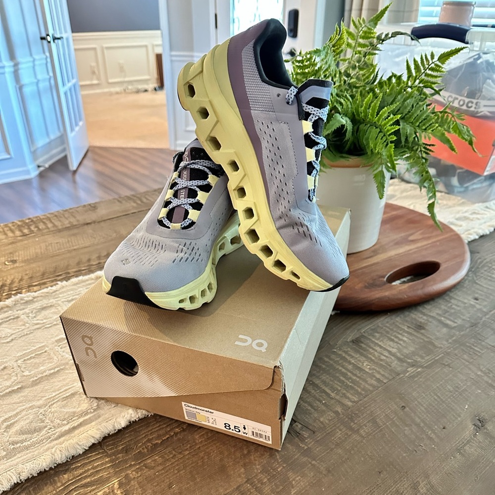 OnCloud Cloudmonster Sneakers in Nimbus/Hay